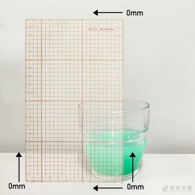 <b>4つの角全ての目盛がゼロスタート</b>4つの角を全てゼロスタートにすることで、寸法の計測や、図形描画がしやすくなります。