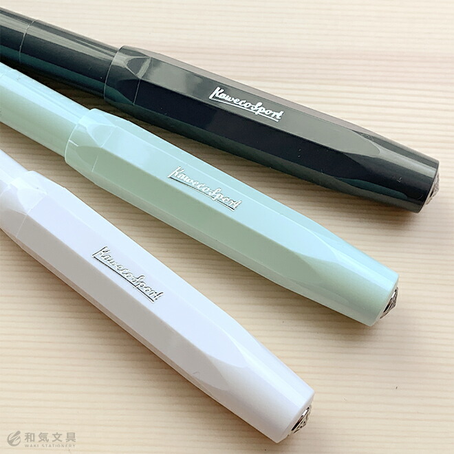 キャップにはシルバーでさりげなく『Kaweco Sport』とシリーズ名が刻印されています。